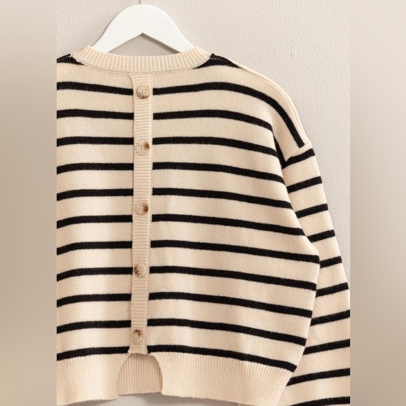 Women’s Striped, Crew Neck, Drop Shoulder, Pullover Sweater. Size: Various - Picture 5 of 5